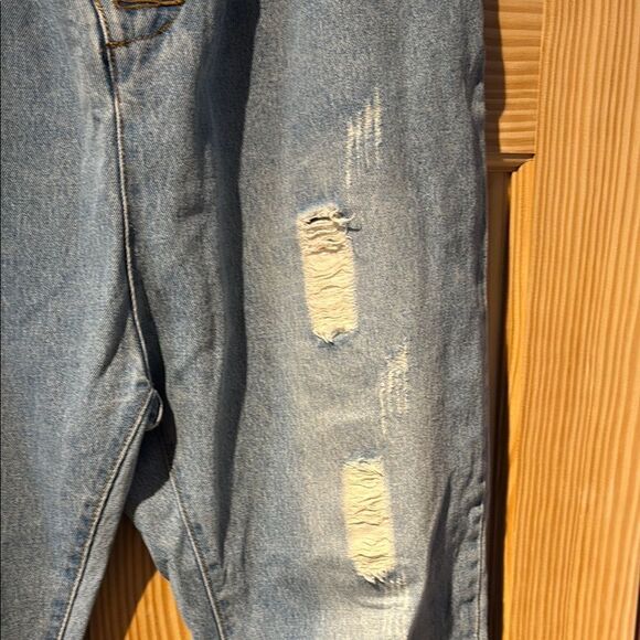 No Boundaries Light Blue Distressed Jeans - Picture 4 of 9